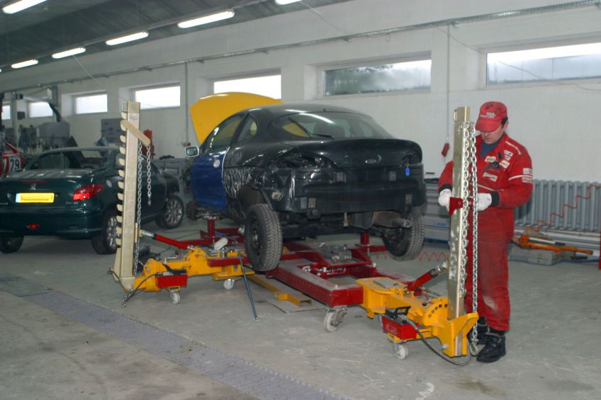 Garage Services in Petersfield – Extend Vehicle Life and Improve Performance with MOT and Servicing