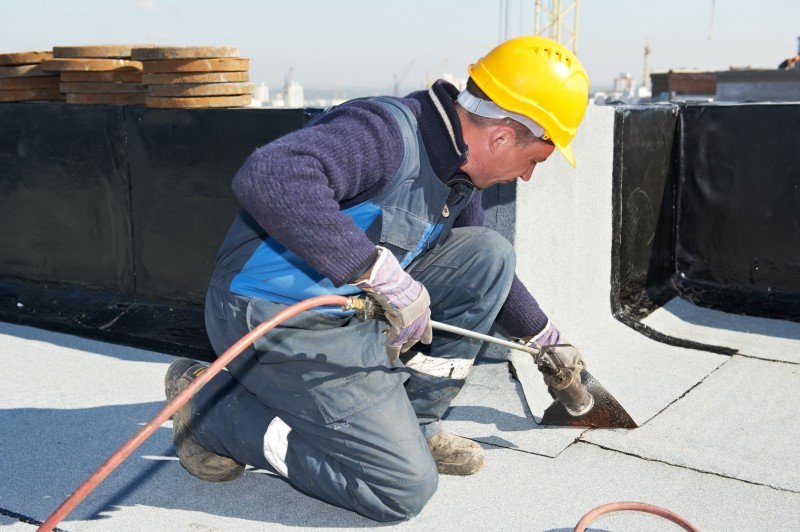 Advantages of Hiring a Commercial Roofing Service